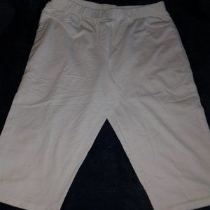 WHITE, STRETCH WAIST BAND, 2 FRONT POCKETS, SMALL SLITS ON LEG HEM, CAPRI, LARGE